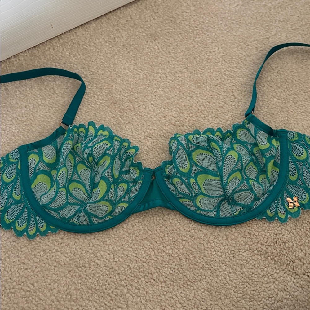 Savage X Fenty Teal Lace Demi Bra. Size 32DD